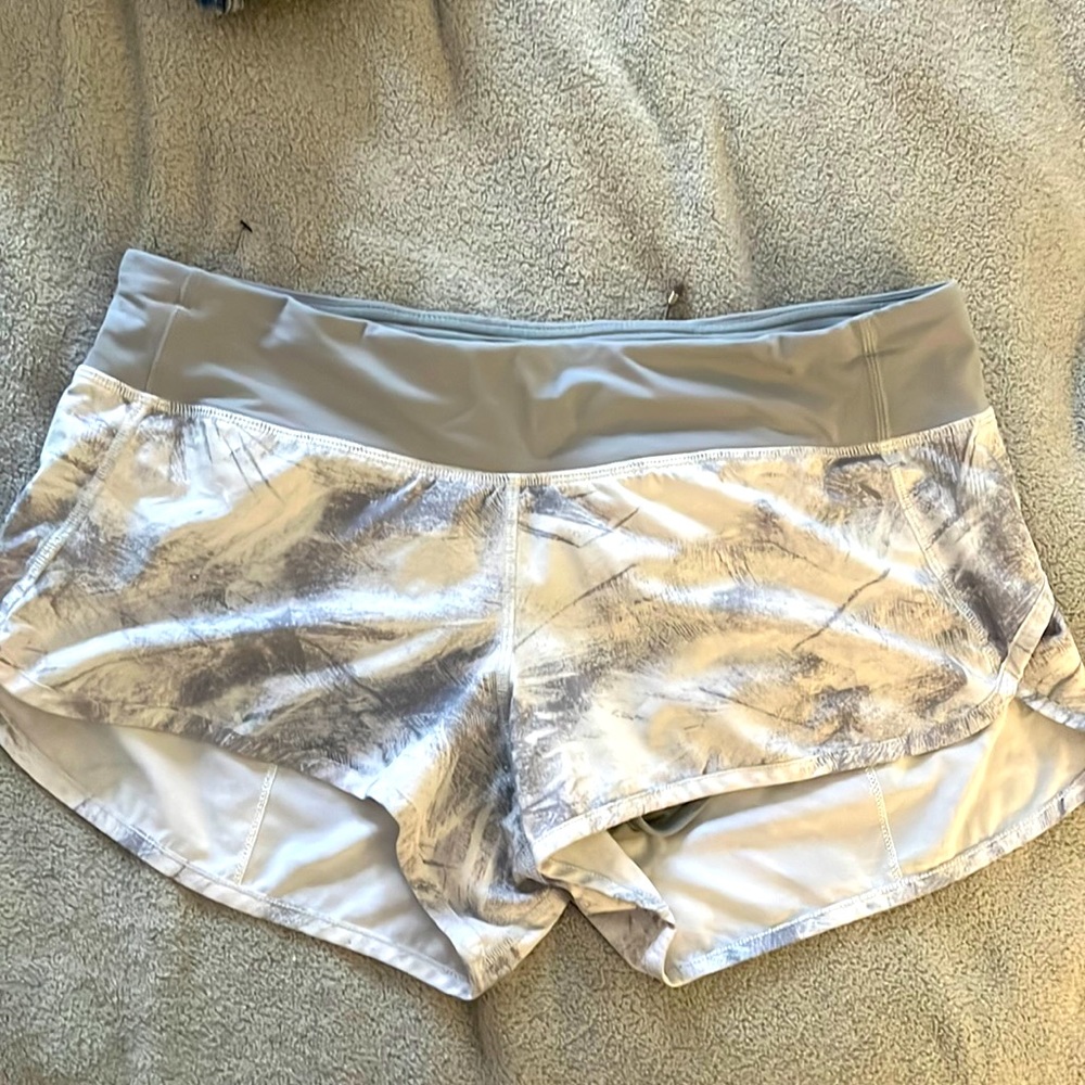 Excellent Lululemon Grey Print Speed Shorts 8